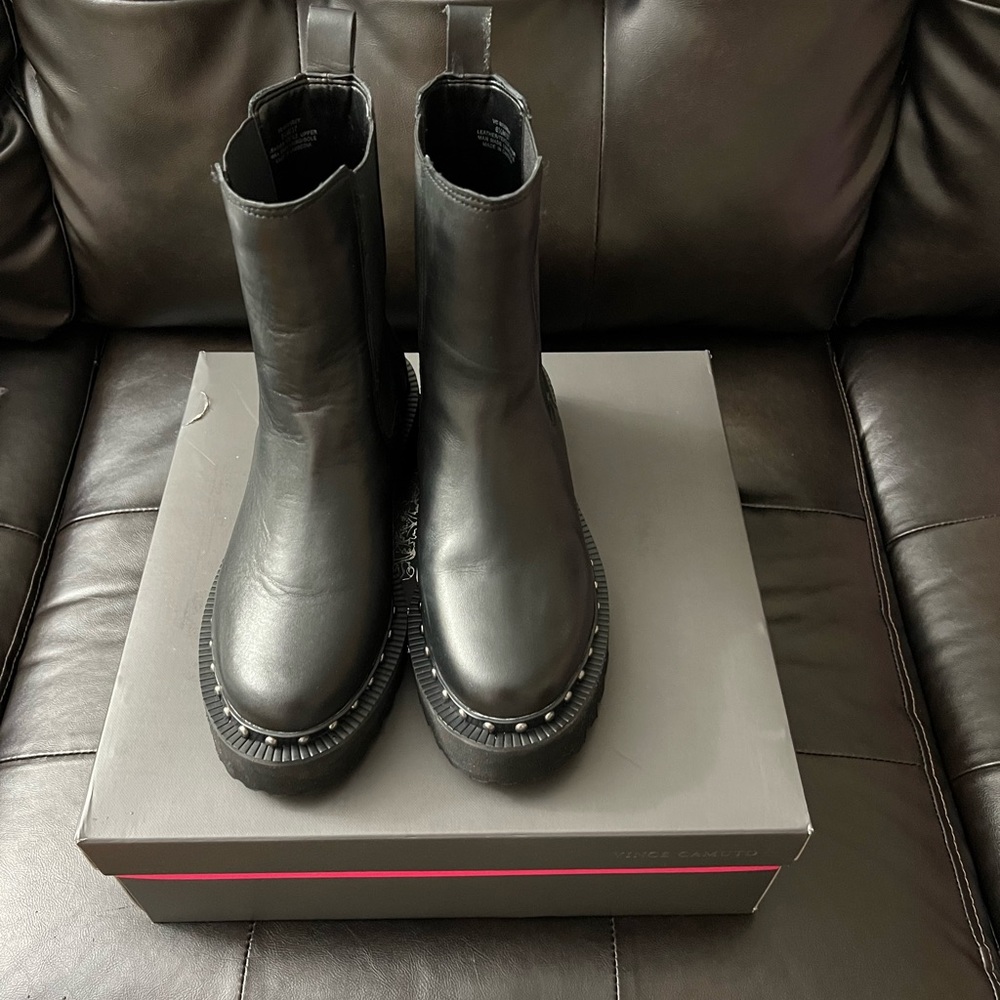VINCE CAMUTO Black Pull-On Boots - Size: 6.5 - Picture 4 of 13